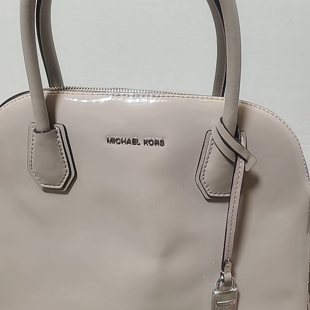 Michael Kors (Cement) Patent Leather Domed Double Handles Zipper Purse Clean - Picture 9 of 11
